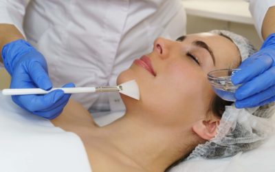 ¿Qué es el peeling facial y qué beneficios tiene para tu piel?